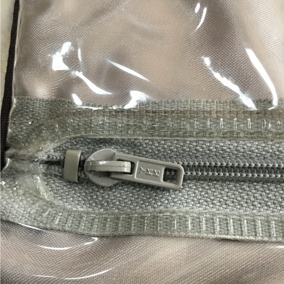 Christian Dior, a honeycomb hanging bathroom organiser - Picture 9 of 11